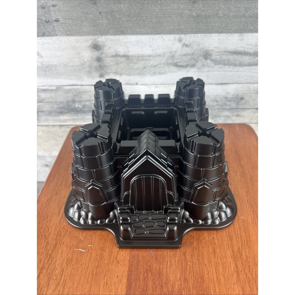 Nordic Ware Castle Bundt Cake Pan 10-Cup Non-Stick Cast Aluminum Bakeware USA